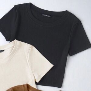 SHEIN Black Ribbed Crop Top